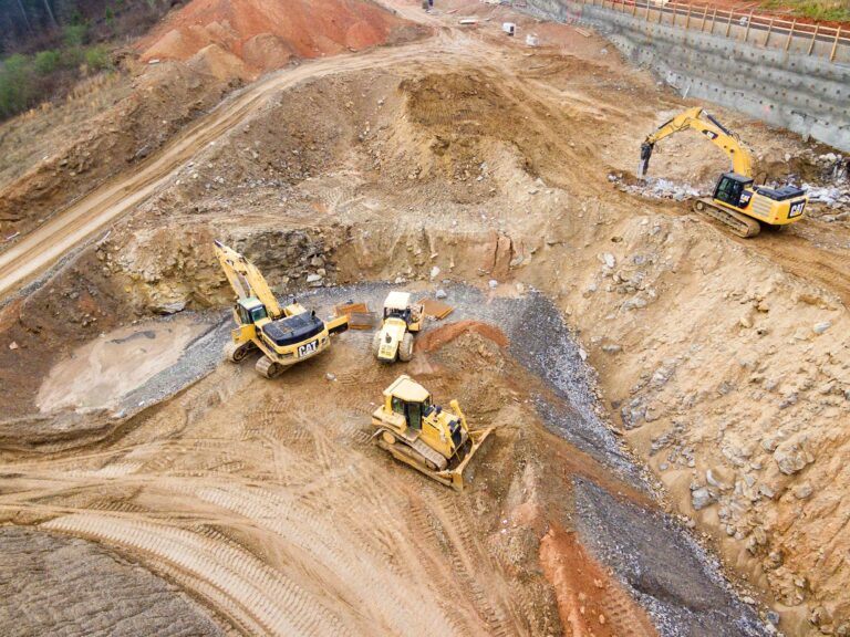 Komatsu PC4000 vs CAT 6060: Comparison